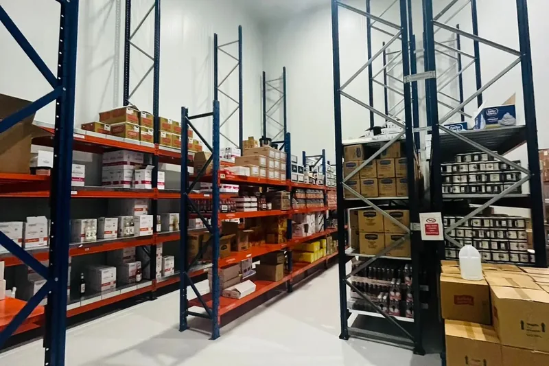 F&B warehouse in Birkat Al Awamer